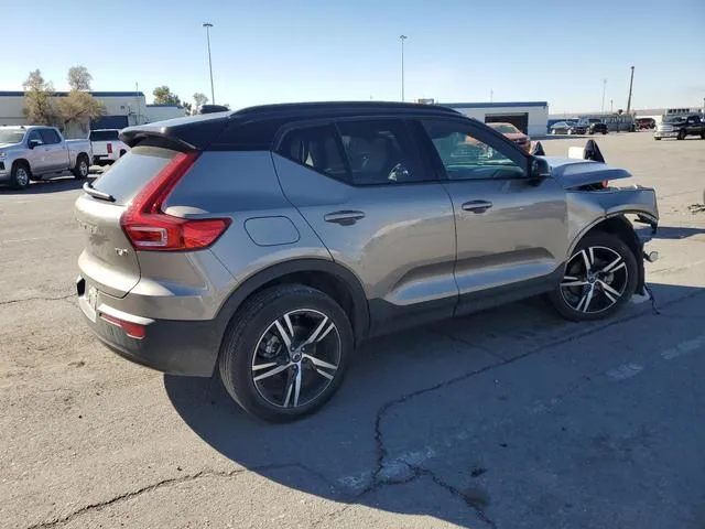 YV4162UM4N2741725 2022 2022 Volvo XC40- T5 R-Design 3