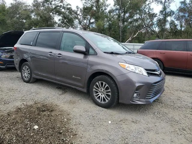 5TDYZ3DC1LS064743 2020 2020 Toyota Sienna- Xle 4