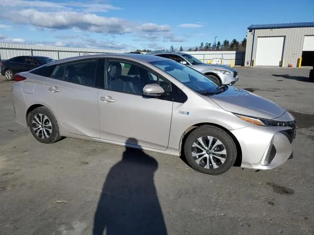 JTDKARFP5L3158559 2020 2020 Toyota Prius- LE 4