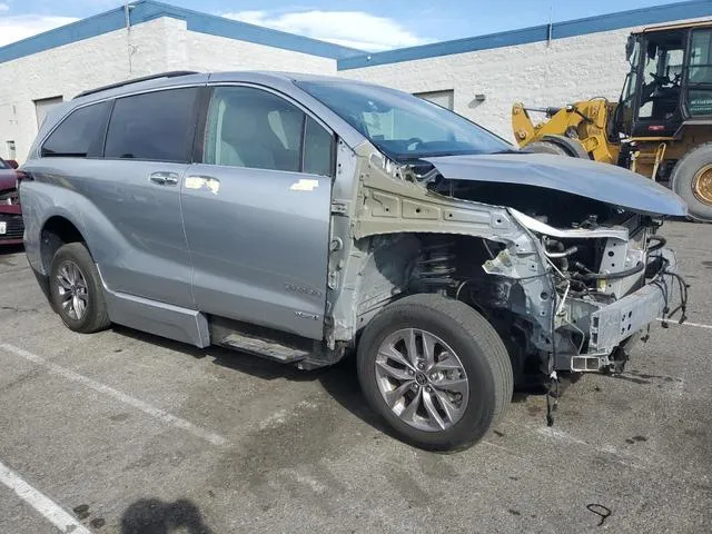 5TDJRKEC5MS059363 2021 2021 Toyota Sienna- Xle 4