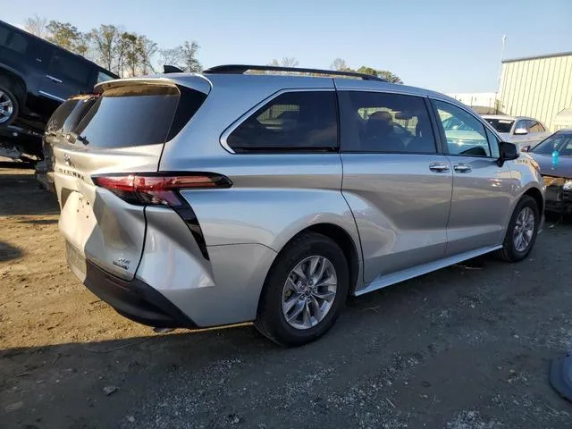 5TDJRKEC9NS121753 2022 2022 Toyota Sienna- Xle 3