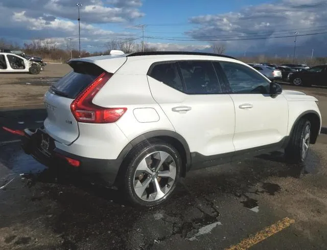 YV4L12UW8P2972932 2023 2023 Volvo XC40- Plus 3