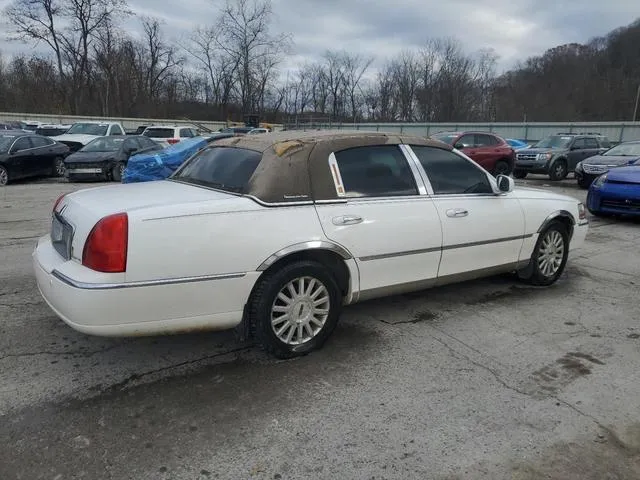 1LNHM81W14Y619797 2004 2004 Lincoln Town Car- Executive 3