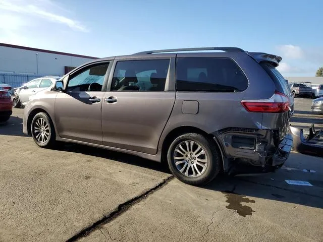 5TDYZ3DC9LS086005 2020 2020 Toyota Sienna- Xle 2