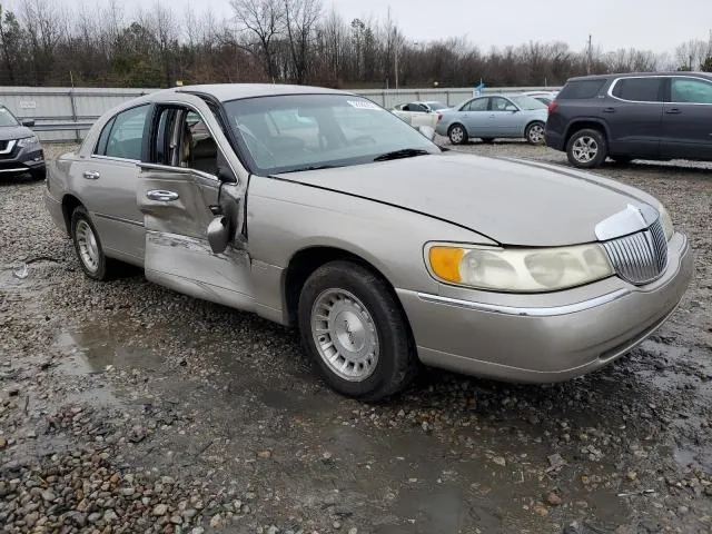 1LNHM82W8YY771824 2000 2000 Lincoln Town Car- Signature 4