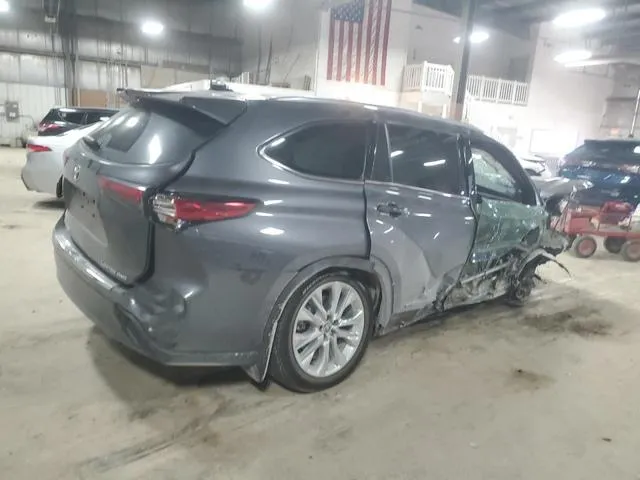 5TDDZRBH4NS563233 2022 2022 Toyota Highlander- Limited 3