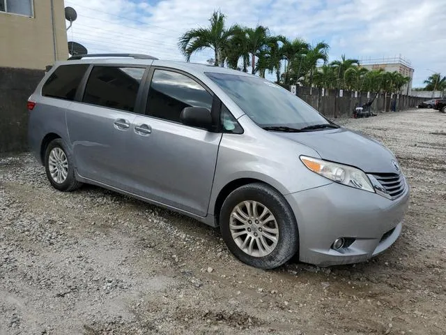 5TDYK3DC3FS631916 2015 2015 Toyota Sienna- Xle 4