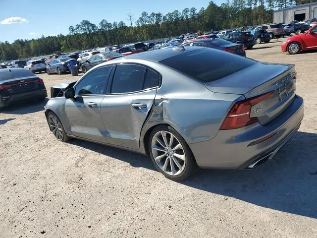 7JR102TZ3MG107892 2021 2021 Volvo S60- T5 Momentum 2