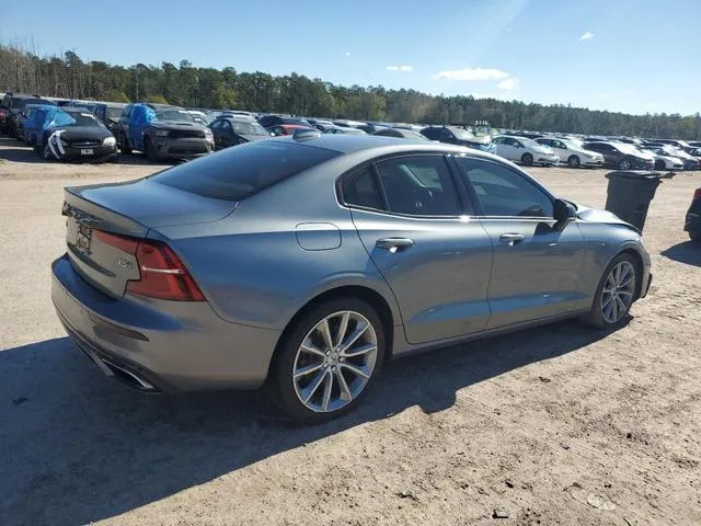 7JR102TZ3MG107892 2021 2021 Volvo S60- T5 Momentum 3