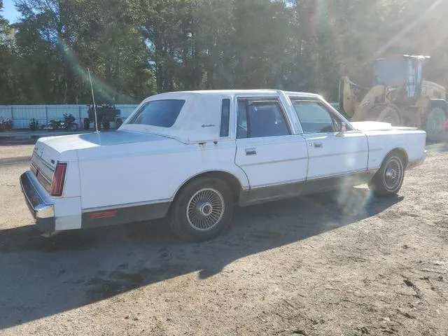 1LNBM82F0KY792664 1989 1989 Lincoln Town Car- Signature 3