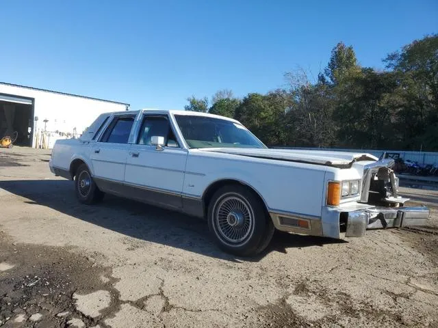 1LNBM82F0KY792664 1989 1989 Lincoln Town Car- Signature 4