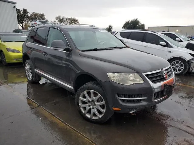 WVGBE77L28D004909 2008 2008 Volkswagen Touareg- V6 4