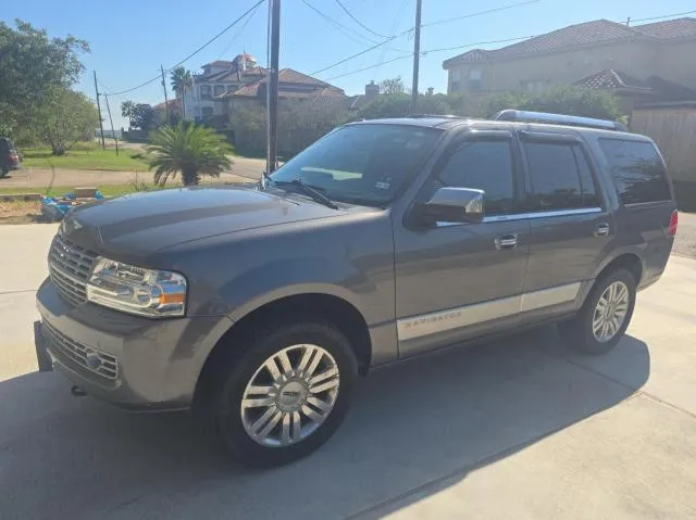 5LMJJ2H56DEL08188 2013 2013 Lincoln Navigator 2