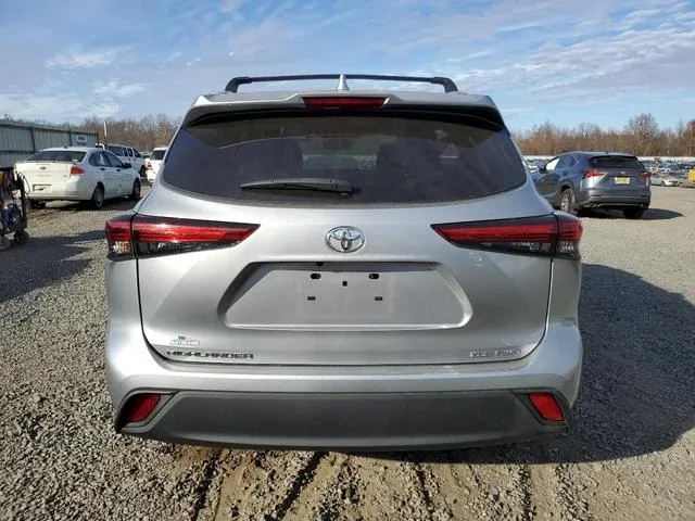 5TDHZRBH2MS114830 2021 2021 Toyota Highlander- Xle 6