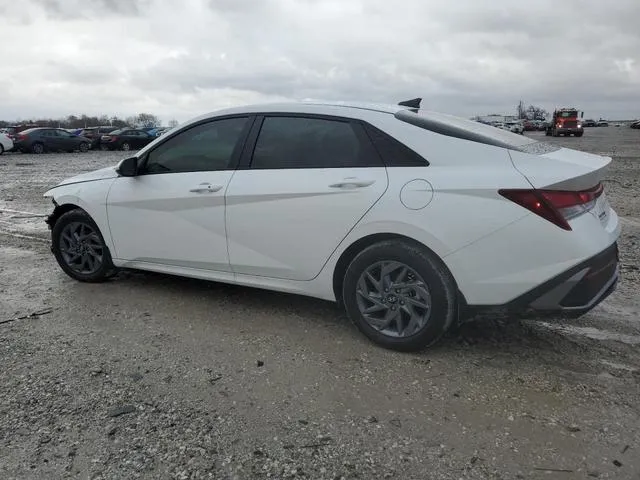 KMHLM4DGXRU812214 2024 2024 Hyundai Elantra- Sel 2