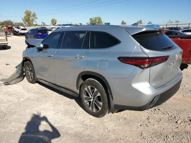 5TDGZRAH0MS056018 2021 2021 Toyota Highlander- Xle 2