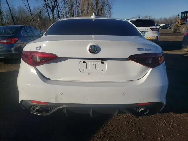 ZARFAEDN0J7593738 2018 2018 Alfa Romeo Giulia- Q4 6