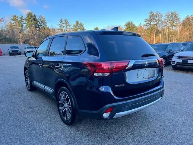 JA4AZ3A36JZ071196 2018 2018 Mitsubishi Outlander- SE 3