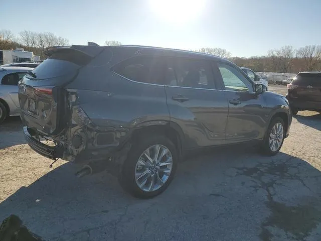 5TDKDRBHXRS555827 2024 2024 Toyota Highlander- LE 3