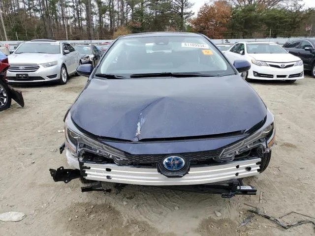 JTDEAMDE7MJ028846 2021 2021 Toyota Corolla- LE 5