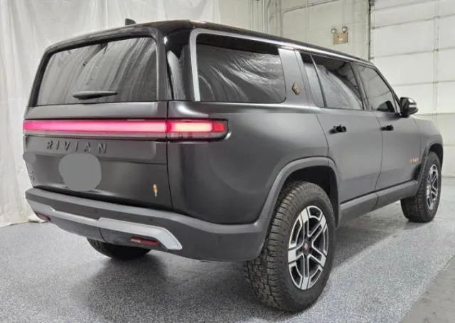 7PDSGABL2PN020404 2023 2023 Rivian R1S- Launch Edition 4