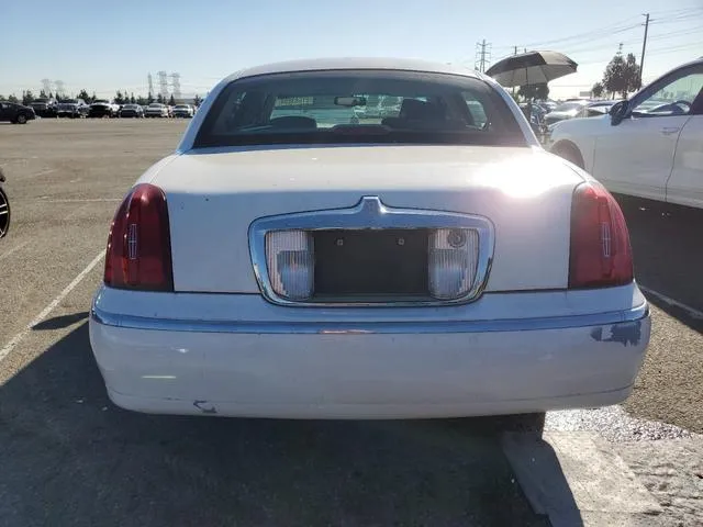 1LNHM82W41Y679986 2001 2001 Lincoln Town Car- Signature 6