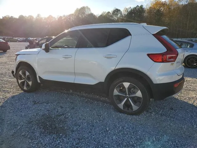 YV4L12UE1P2051871 2023 2023 Volvo XC40- Plus 2