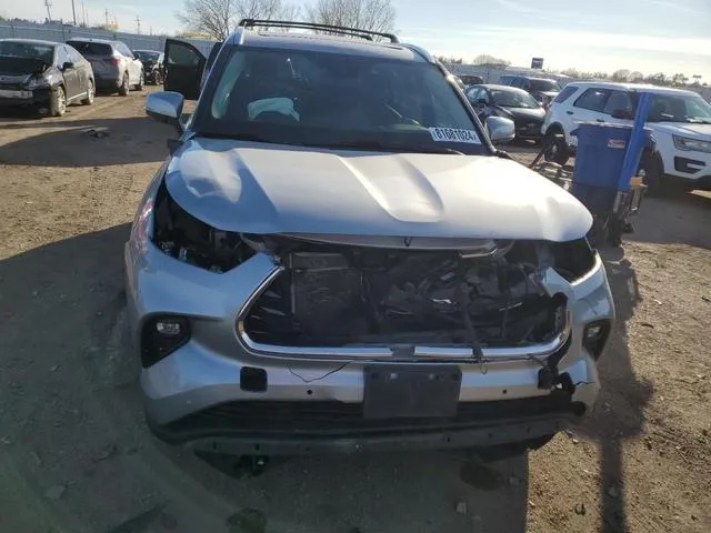 5TDFZRBH2NS165401 2022 2022 Toyota Highlander- Platinum 5