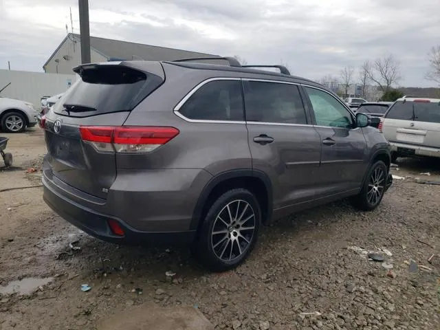 5TDKZRFH0JS531018 2018 2018 Toyota Highlander- SE 3