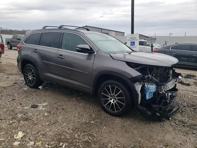 5TDKZRFH0JS531018 2018 2018 Toyota Highlander- SE 4