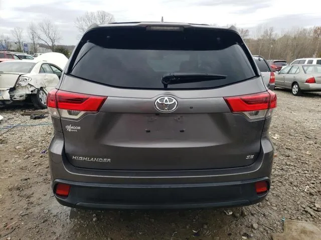 5TDKZRFH0JS531018 2018 2018 Toyota Highlander- SE 6