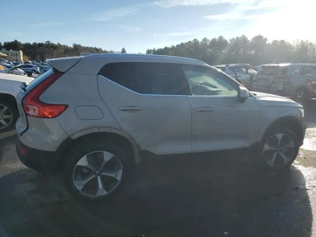 YV4L12UE4S2454977 2025 2025 Volvo XC40- Plus 3