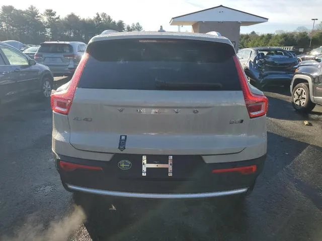 YV4L12UE4S2454977 2025 2025 Volvo XC40- Plus 6