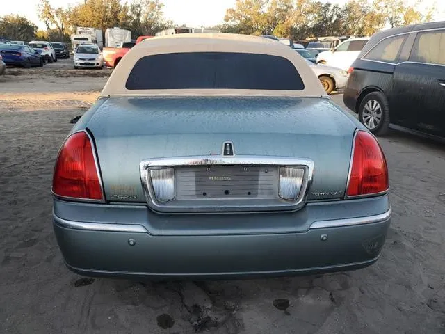 1LNHM81WX4Y674295 2004 2004 Lincoln Town Car- Executive 6