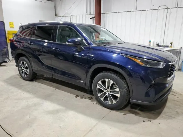 5TDHBRCH9MS021757 2021 2021 Toyota Highlander- Hybrid Xle 4