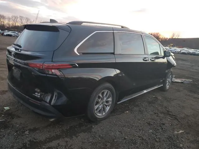 5TDYSKFC2MS039573 2021 2021 Toyota Sienna- Xle 3