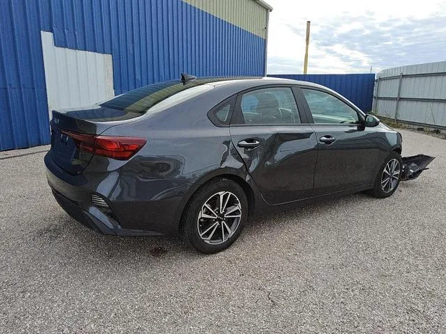 3KPF24AD8PE641928 2023 2023 KIA Forte- LX 3