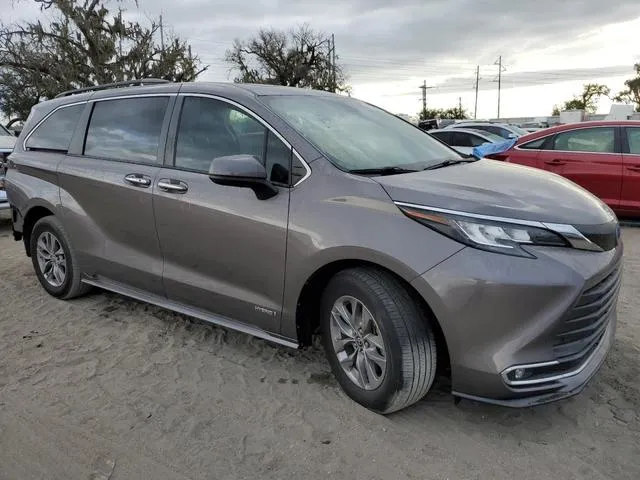 5TDJRKEC1MS007566 2021 2021 Toyota Sienna- Xle 4