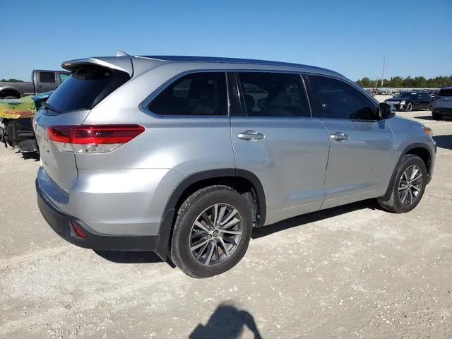 5TDKZRFH8JS537827 2018 2018 Toyota Highlander- SE 3