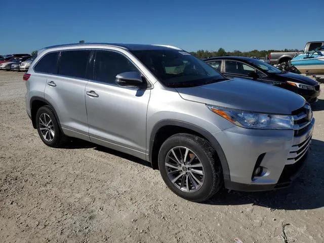 5TDKZRFH8JS537827 2018 2018 Toyota Highlander- SE 4