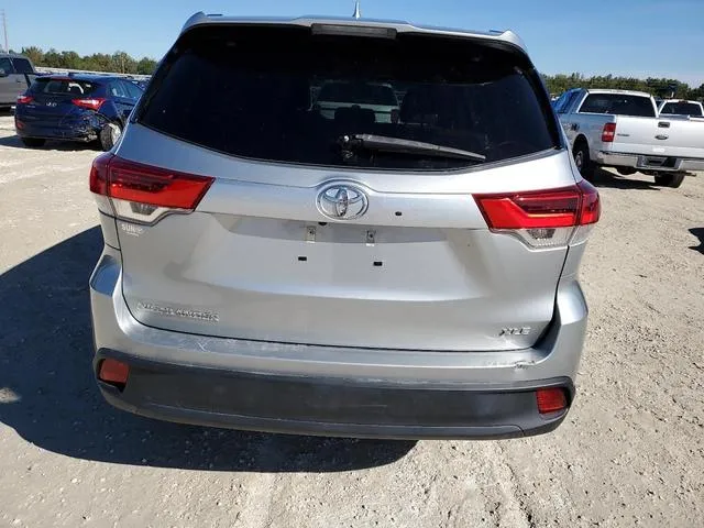 5TDKZRFH8JS537827 2018 2018 Toyota Highlander- SE 6