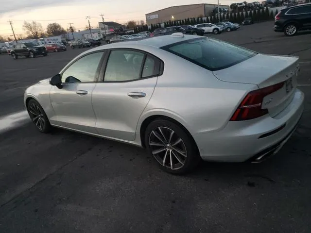 7JR102TZ6MG109135 2021 2021 Volvo S60- T5 Momentum 2