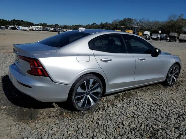 7JRL12FZ4NG177811 2022 2022 Volvo S60- B5 Momentum 3