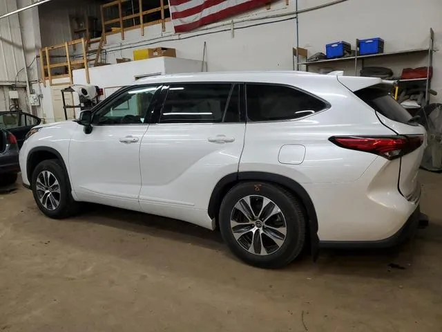 5TDHZRBH5NS251276 2022 2022 Toyota Highlander- Xle 2