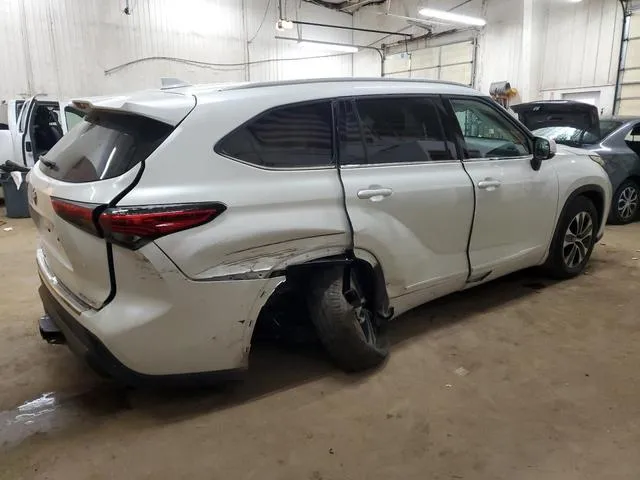 5TDHZRBH5NS251276 2022 2022 Toyota Highlander- Xle 3