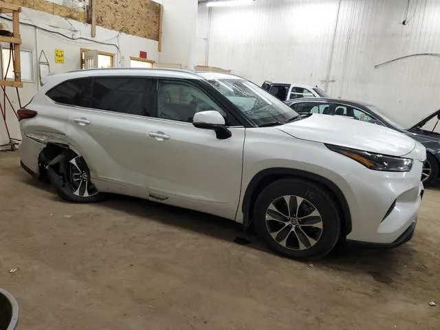 5TDHZRBH5NS251276 2022 2022 Toyota Highlander- Xle 4