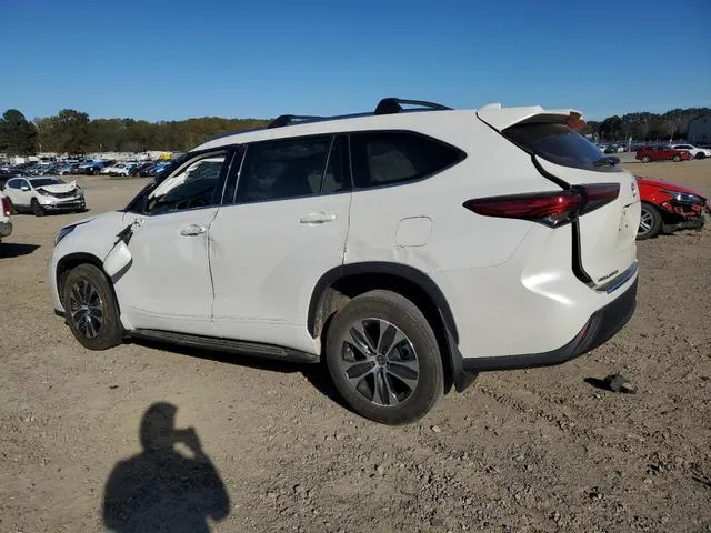 5TDGZRAHXMS056933 2021 2021 Toyota Highlander- Xle 2