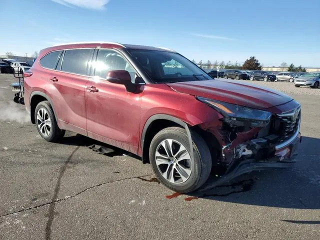 5TDGZRBH3NS163676 2022 2022 Toyota Highlander- Xle 4