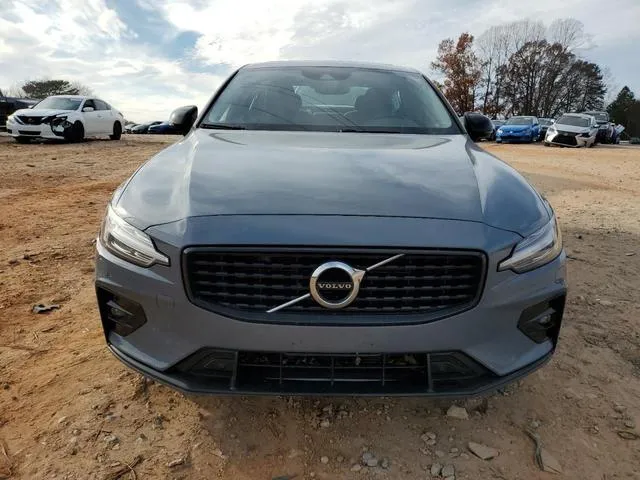 7JRL12TZ8NG174592 2022 2022 Volvo S60- B5 Momentum 5