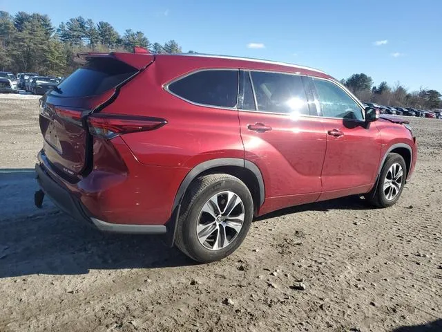 5TDGZRBH6MS093203 2021 2021 Toyota Highlander- Xle 3